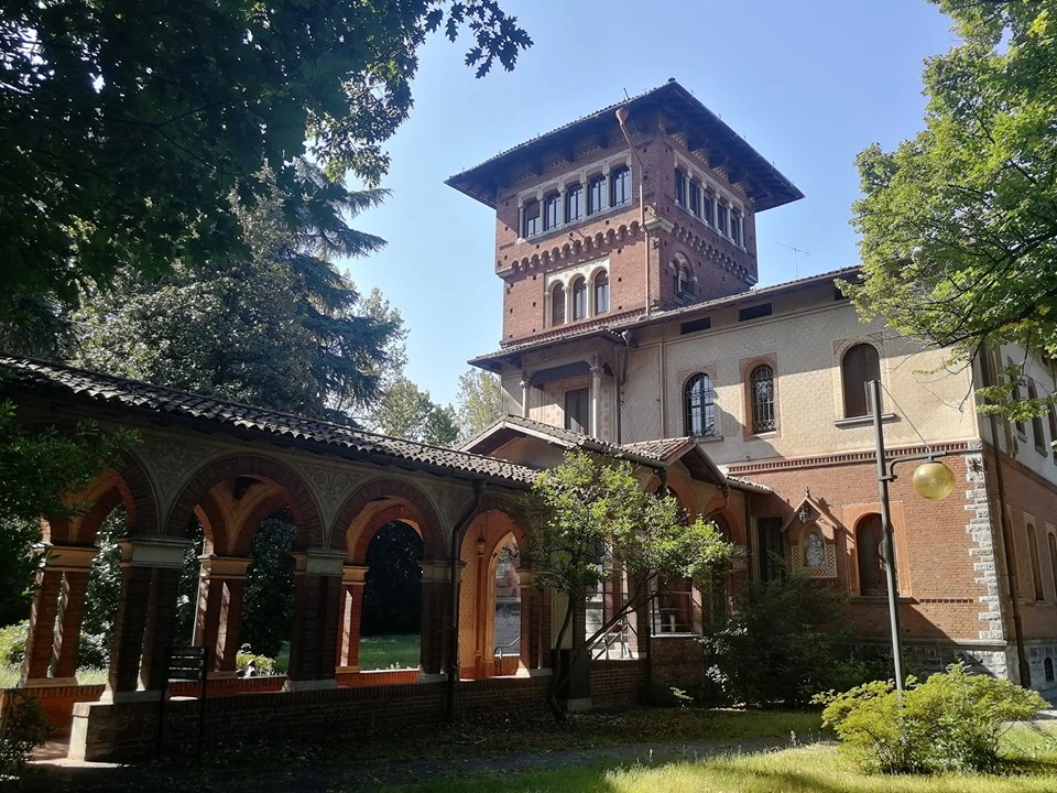 Villa Pomini è un centro culturale polifunzionale dove vengono organizzati mostre e programmi di formazione